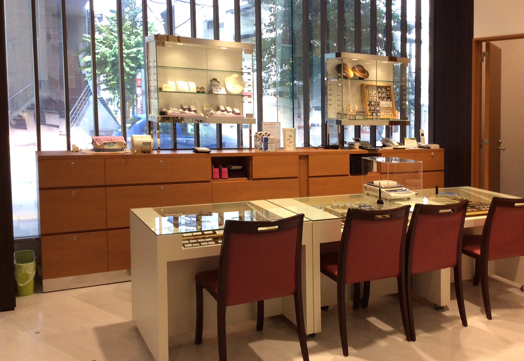 伊勢丹浦和店1階|ジュエリーリフォーム&リペアコーナー リクチュリエ